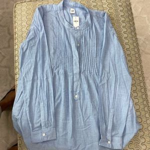 Chambray blue Gap top